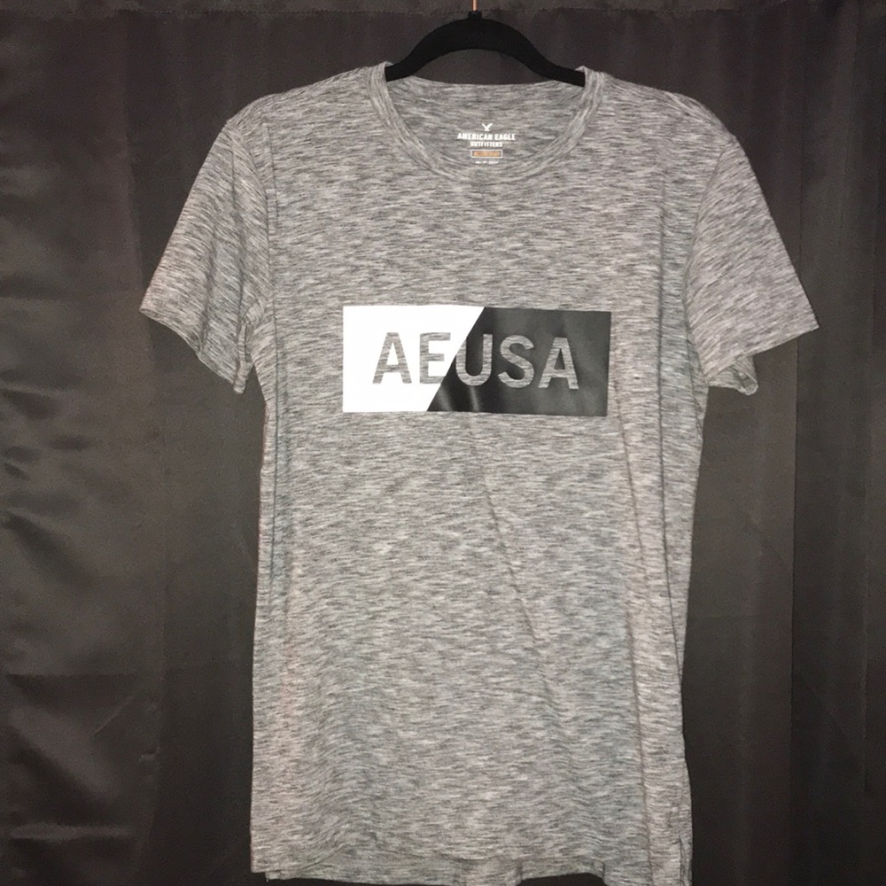 American Eagle tee